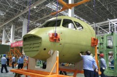 再來一個(gè)！新舟700飛機(jī)機(jī)頭大部件總裝下線！