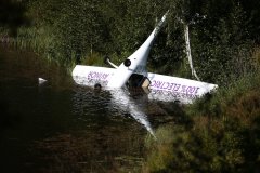 挪威首架電動飛機(jī)出現(xiàn)引擎故障：尷尬墜河-東南亞國際國際快遞