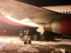 右起落架冒煙 載300余人客機在俄硬著陸 49人受傷-哈薩克斯坦的空運