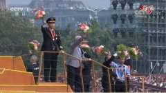 英雄機長亮相游行彩車 以他為原型的電影《中國機長》正在上映-國際物流查詢