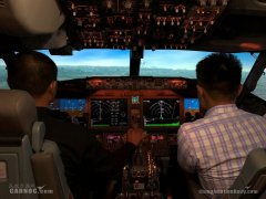 海運費波音邀請中國飛行員通過模擬機體驗升級后的737MAX