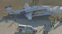 國際快遞查詢-匪夷所思！兩架塞斯納在圣安東尼奧國際機場相撞