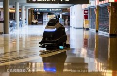 全美首家 匹茲堡機場使用紫外線清潔機器人