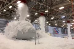 視頻：狂噴泡沫！美航機(jī)庫(kù)消防系統(tǒng)故障 兩架787遭殃
