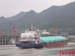 國內首艘！“長航造”油氣電混合動力內河船舶在渝啟航
