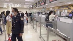 接受出境通關的隨身物品檢查；通關前
-香港空運