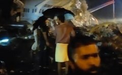 印度快運航空載191人客機滑出跑道中斷成兩截 已致3人遇難 包括1名飛行員
-波士