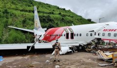 隨后當(dāng)?shù)卣訌?qiáng)了對救援人員的檢測力度
-加拿大空運(yùn)