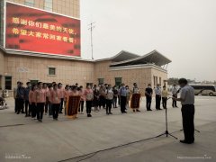  圖：掃描登機(jī)牌 和田機(jī)場供圖 據(jù)悉
-空運(yùn)一噸貨物到洛杉磯