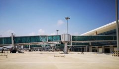 <b>而廊橋具有全天候接機、不受天氣影響、高效便捷、舒適安全等特點
-香港國際</b>