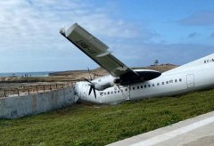  圖：索馬里首都一架貨機沖出跑道撞墻 來源：JACDEC 民航資源網(wǎng)2020年9月20日消