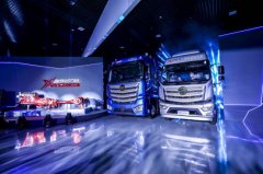 在舒適性上：車輛配備了4點全浮式駕駛室、多媒體影音交互
-空運價格