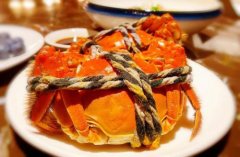 騎士會為每只大閘蟹進(jìn)行捆綁、包裝、搬運(yùn)等工作
-香港國際快遞