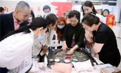 康惠芳女士則與大家分享了10月12日習近平總書記在廣濟樓觀看潮繡現場制作演