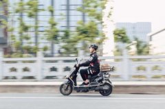 騎士親自替商家展開商品快速配送工作
-fba貨代