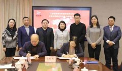 集團(tuán)黨委書記、董事長、總經(jīng)理周正雄、中智公司總經(jīng)理吳曉蘭參加簽約儀式并