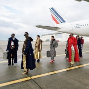 所以他選擇在戴高樂機場的機庫里展示新系列
-國際空運